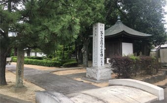 横蔵寺山門前写真